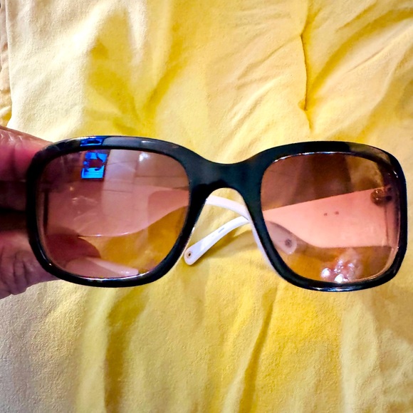 Coach sunglasses. - Picture 1 of 4